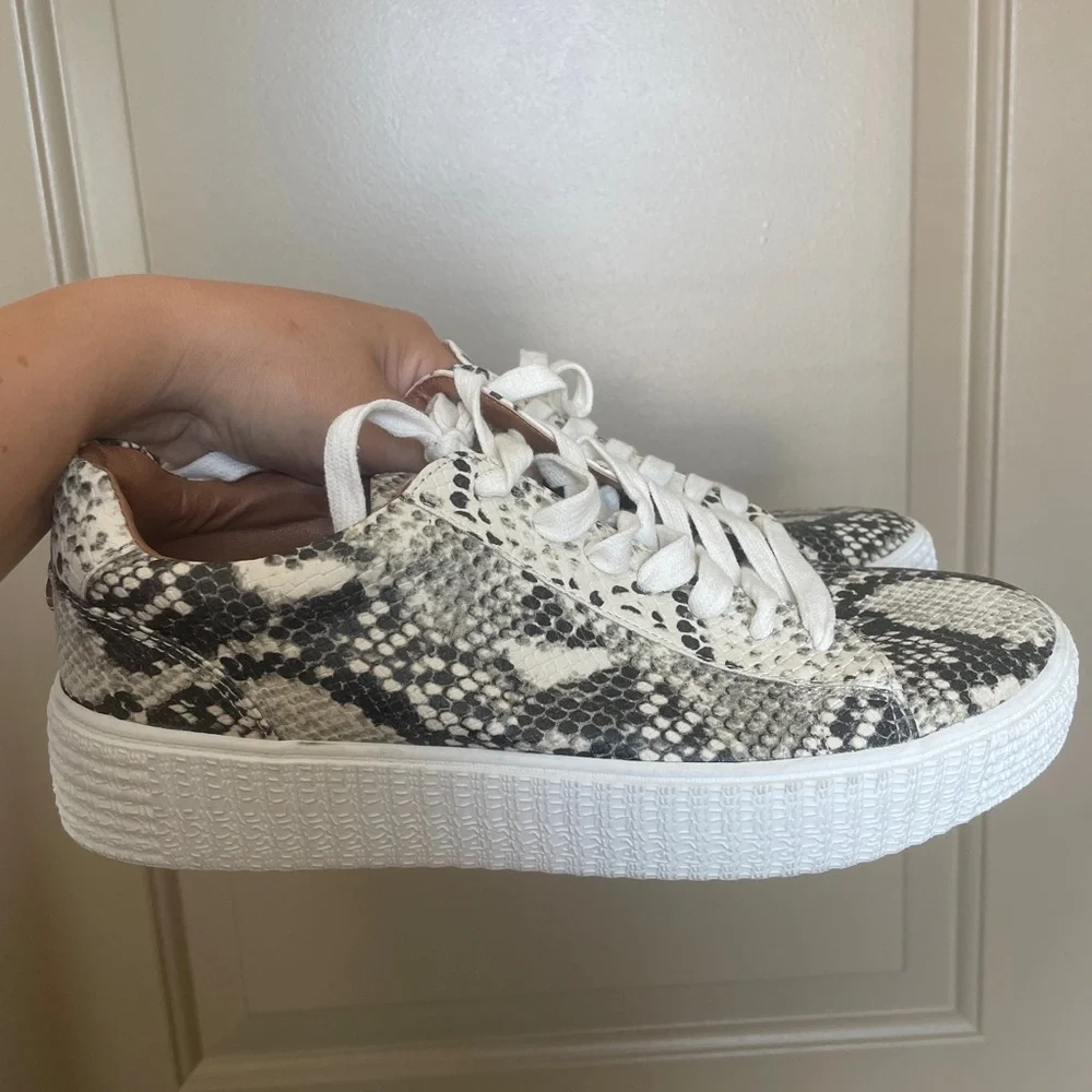 Women’s Steve Madden Hanly sneakers